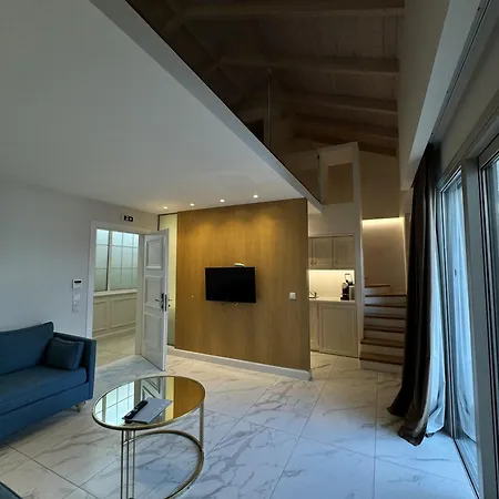 Iris Premium شقة فندقية 3*