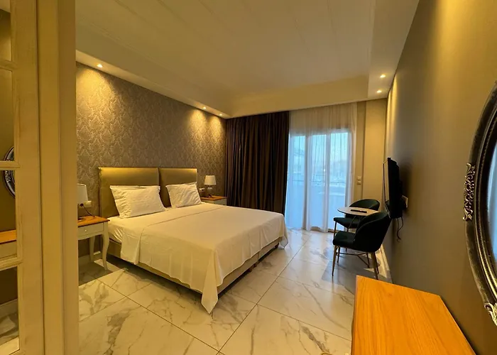 Iris Premium Apartahotel 3*