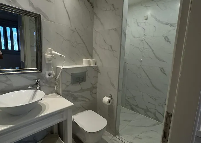 Iris Premium Apartahotel
