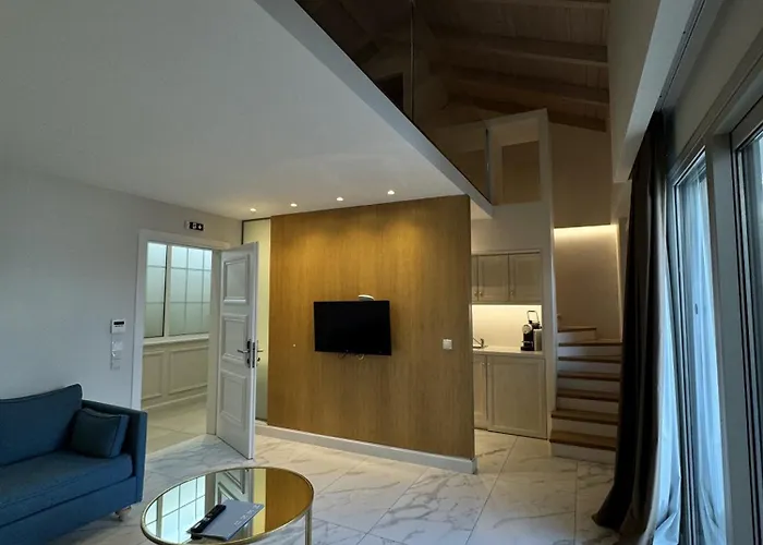 Iris Premium Apartahotel 3*