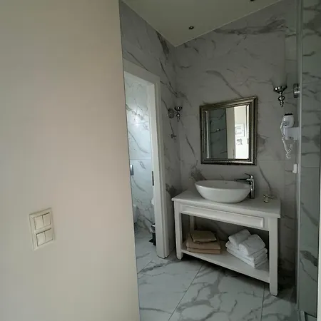 Iris Premium Апарт-отель 3*